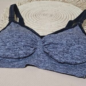 Nursing sports bra with washable breastpad